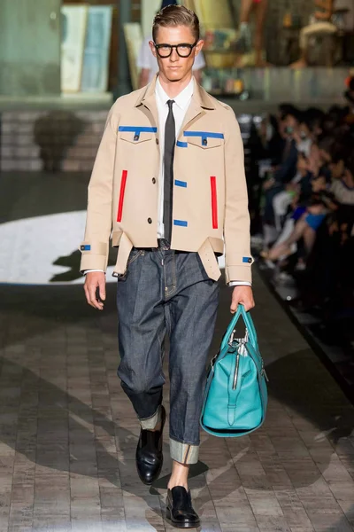 Look 11